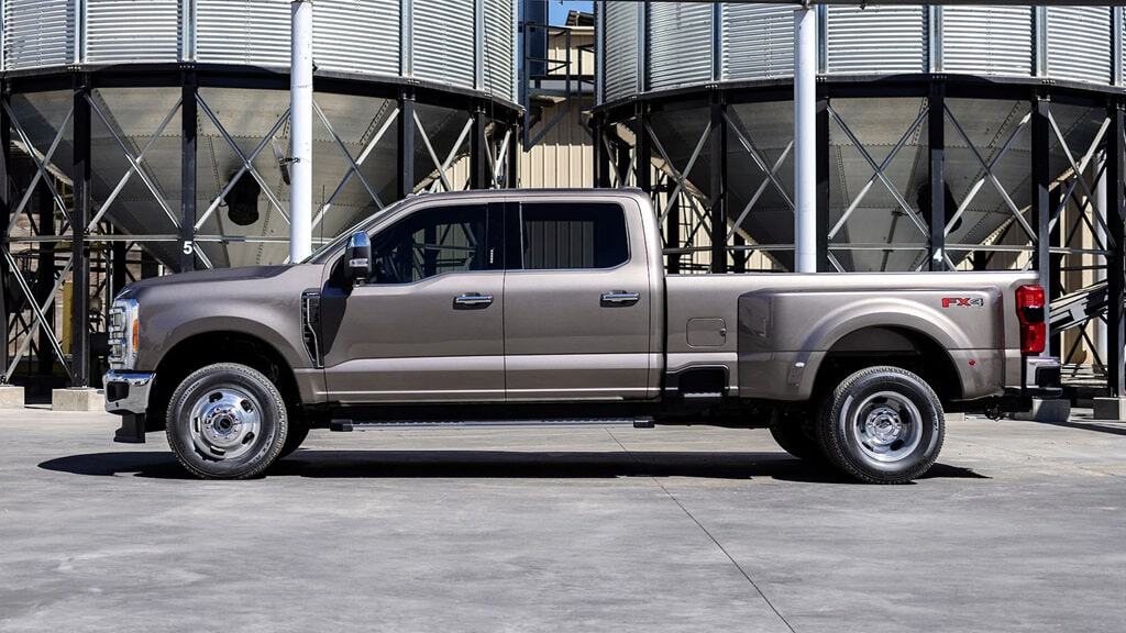 Ford F-250 vs F-350, Which Super Duty Fits Which Job